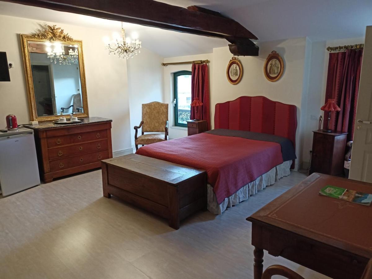 Au Fond De La Cour Bed & Breakfast Veyre-Monton Exterior photo