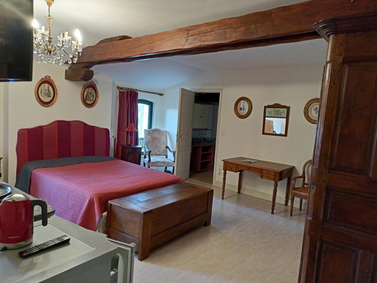 Au Fond De La Cour Bed & Breakfast Veyre-Monton Exterior photo