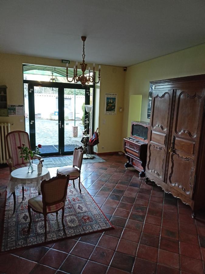 Au Fond De La Cour Bed & Breakfast Veyre-Monton Exterior photo