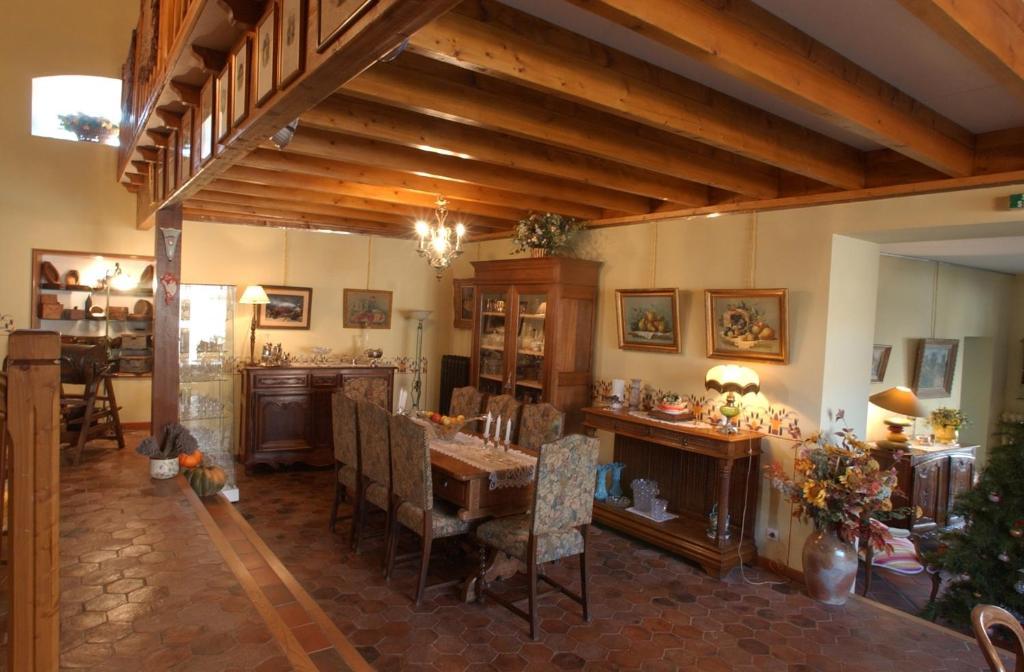 Au Fond De La Cour Bed & Breakfast Veyre-Monton Exterior photo