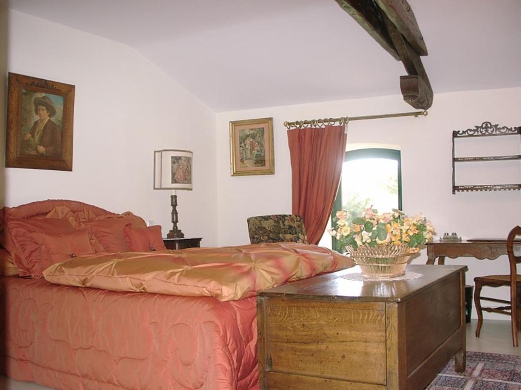 Au Fond De La Cour Bed & Breakfast Veyre-Monton Exterior photo