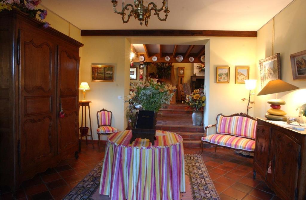 Au Fond De La Cour Bed & Breakfast Veyre-Monton Exterior photo