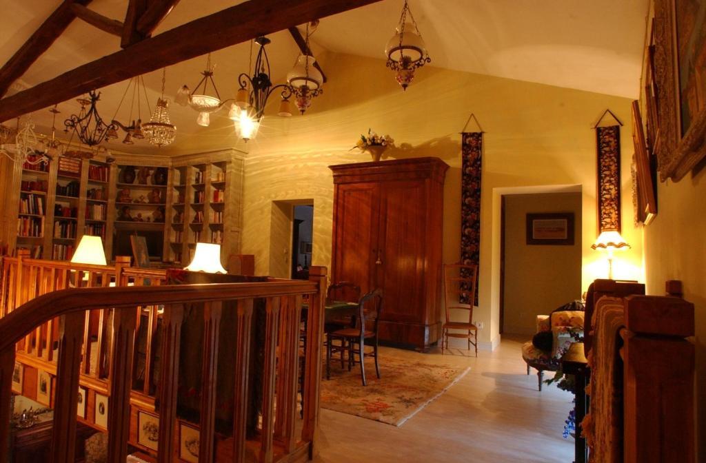 Au Fond De La Cour Bed & Breakfast Veyre-Monton Exterior photo